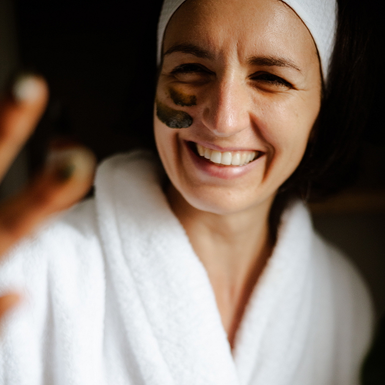 Vklouzněte do péče o pleť s Anelou lusknutím prstu