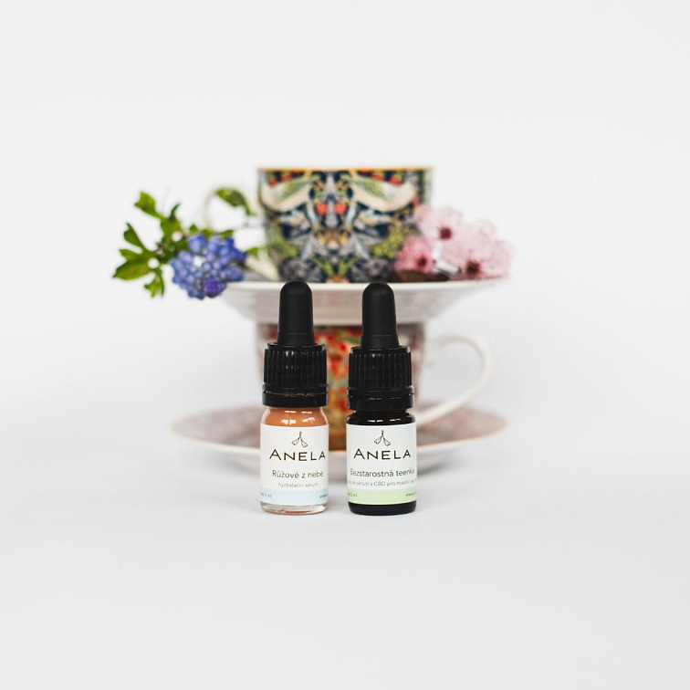 produkty hydratační sérum Růžové z nebe a olejové sérum Bezstarostná teenka