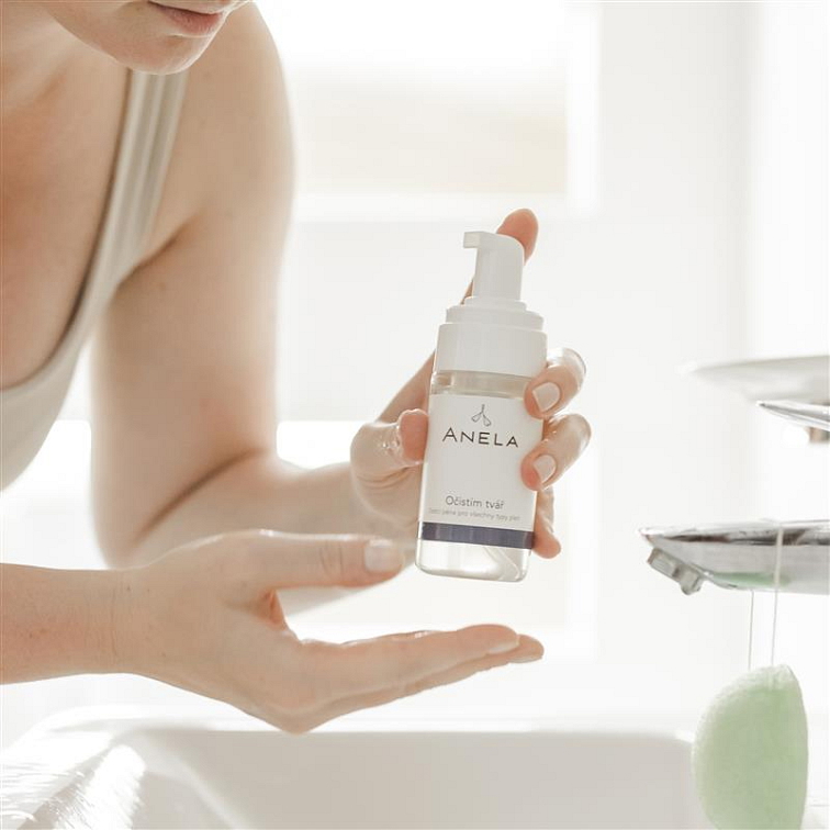 Vklouzněte do péče o pleť s Anelou lusknutím prstu