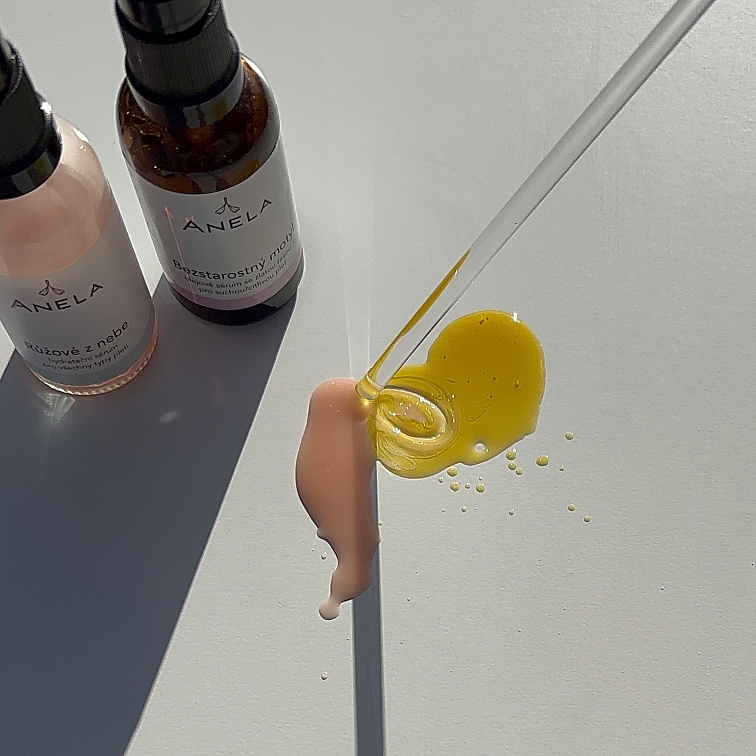 míchání hydratačního a olejového pleťového séra