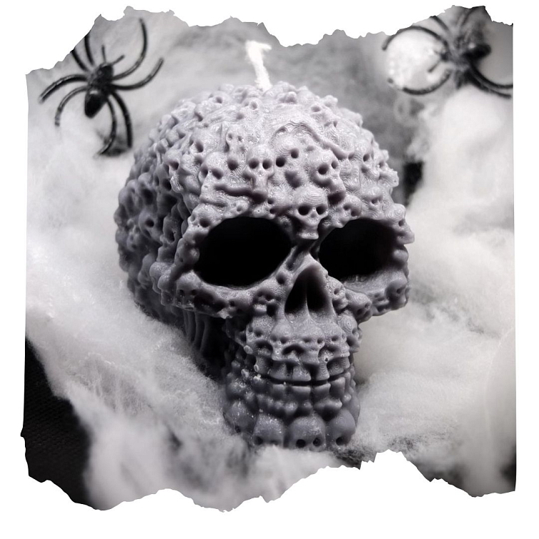 Lebka z lebek svíčka