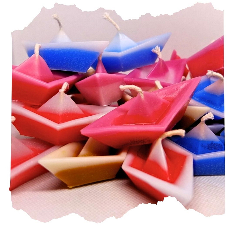 Plovoucí loď svíčka