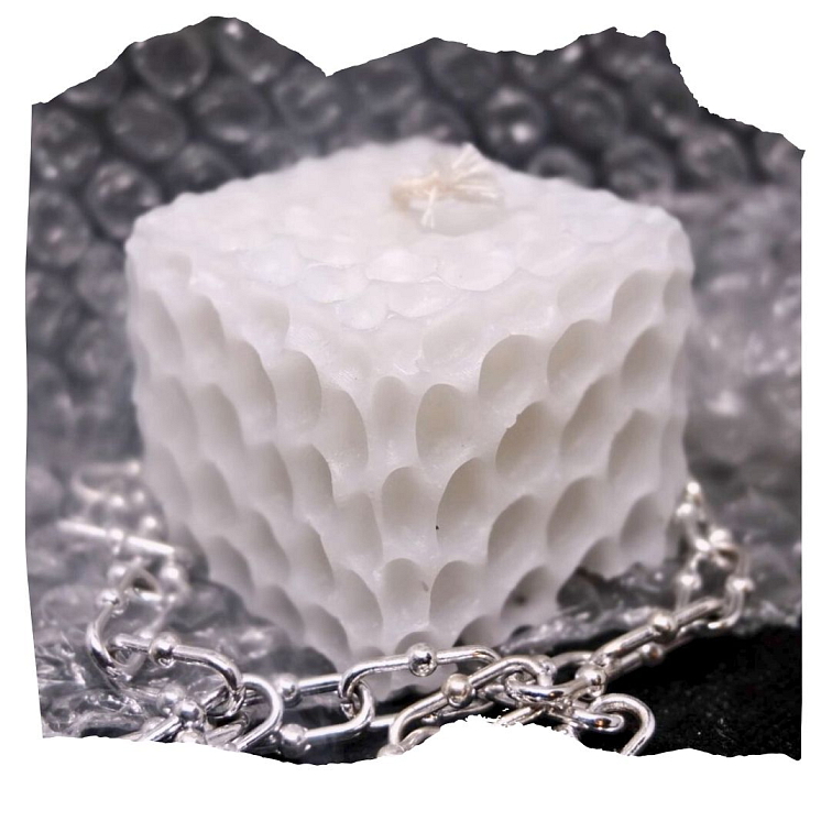 Zajímavý patvar svíčka