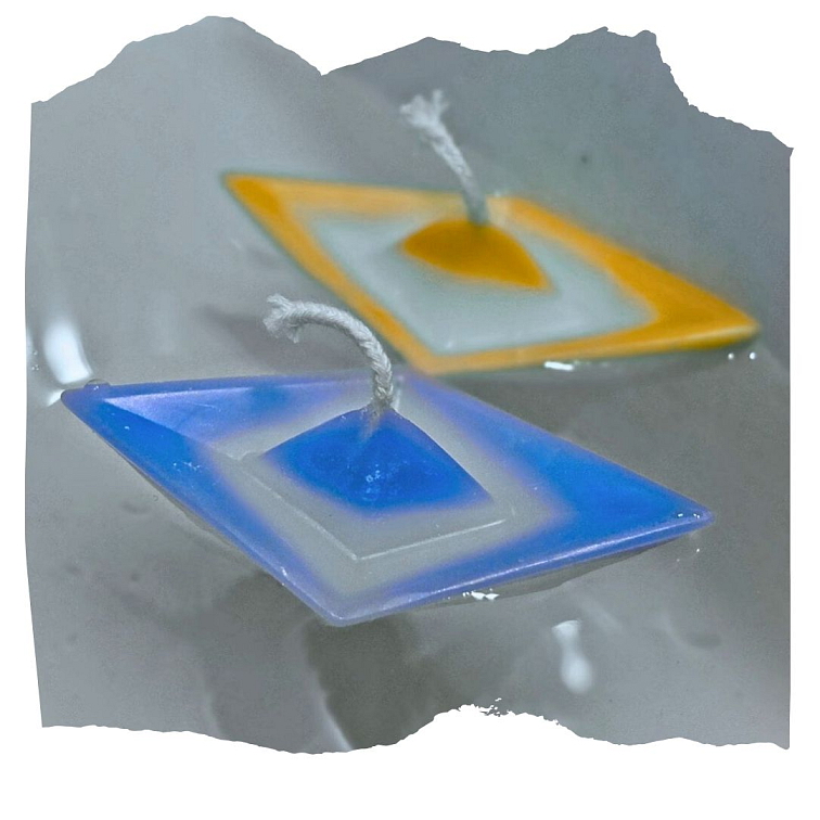 Plovoucí loď svíčka