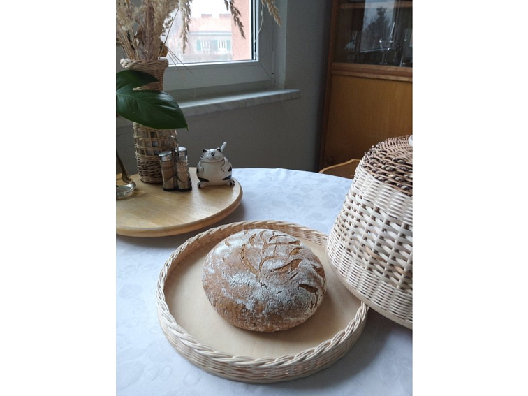 Chlebník kulatý vysoký