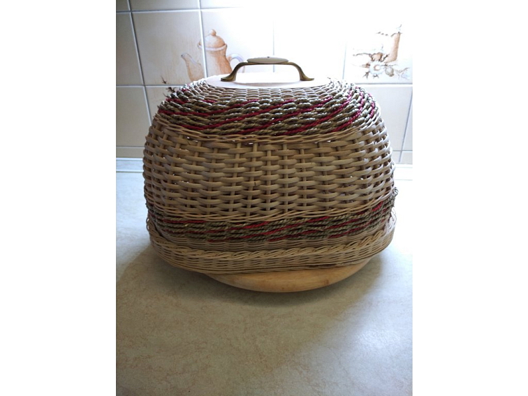 Chlebnik oválný -červený provázek