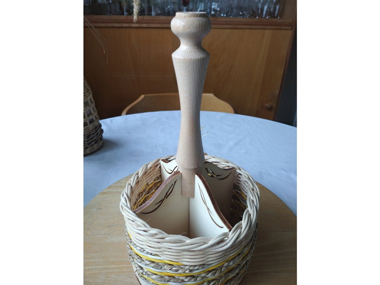 Košík na příbory-jaro