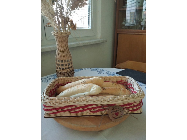 Košík na pečivo - červený proužek