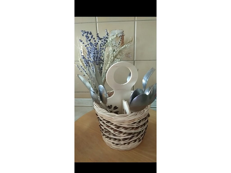 Košík na příbory- barevná šipka