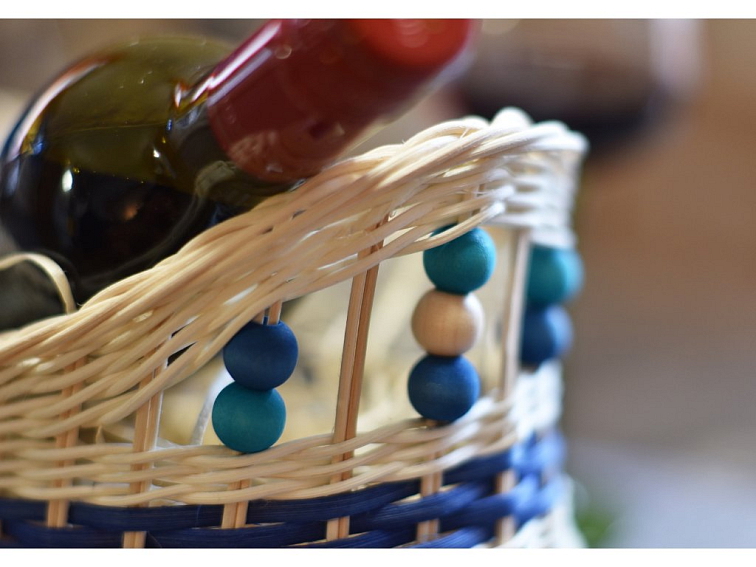 Oválný košík s vyvýšenými uchy