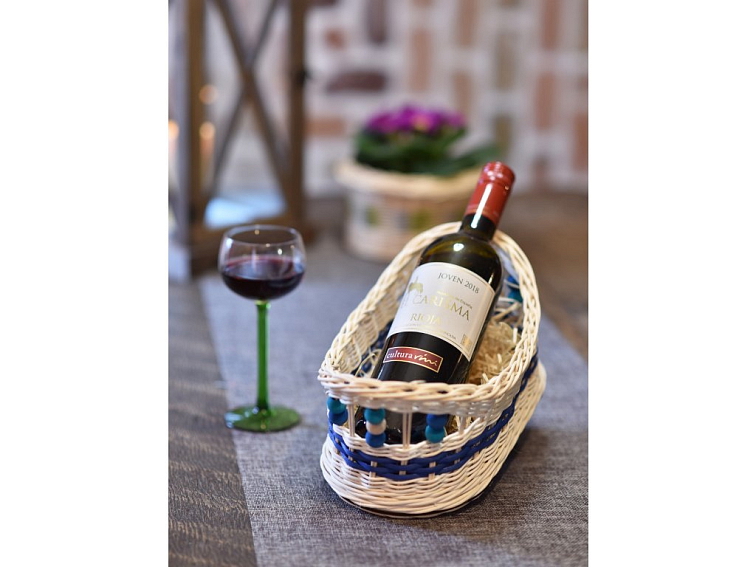 Oválný košík s vyvýšenými uchy