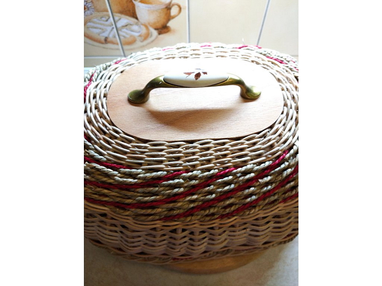 Chlebnik oválný -červený provázek
