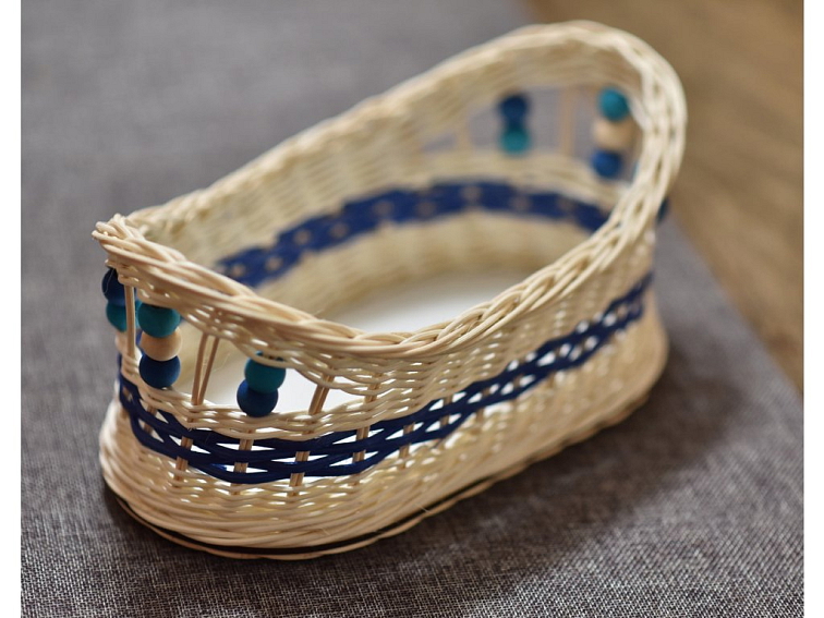 Oválný košík s vyvýšenými uchy