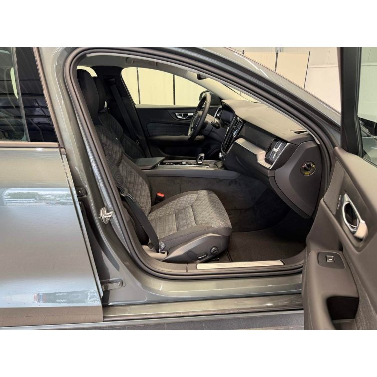 VOLVO V60 B4 2.0L 197+14 HP AT7 FWD CORE (benzín) s01-55697