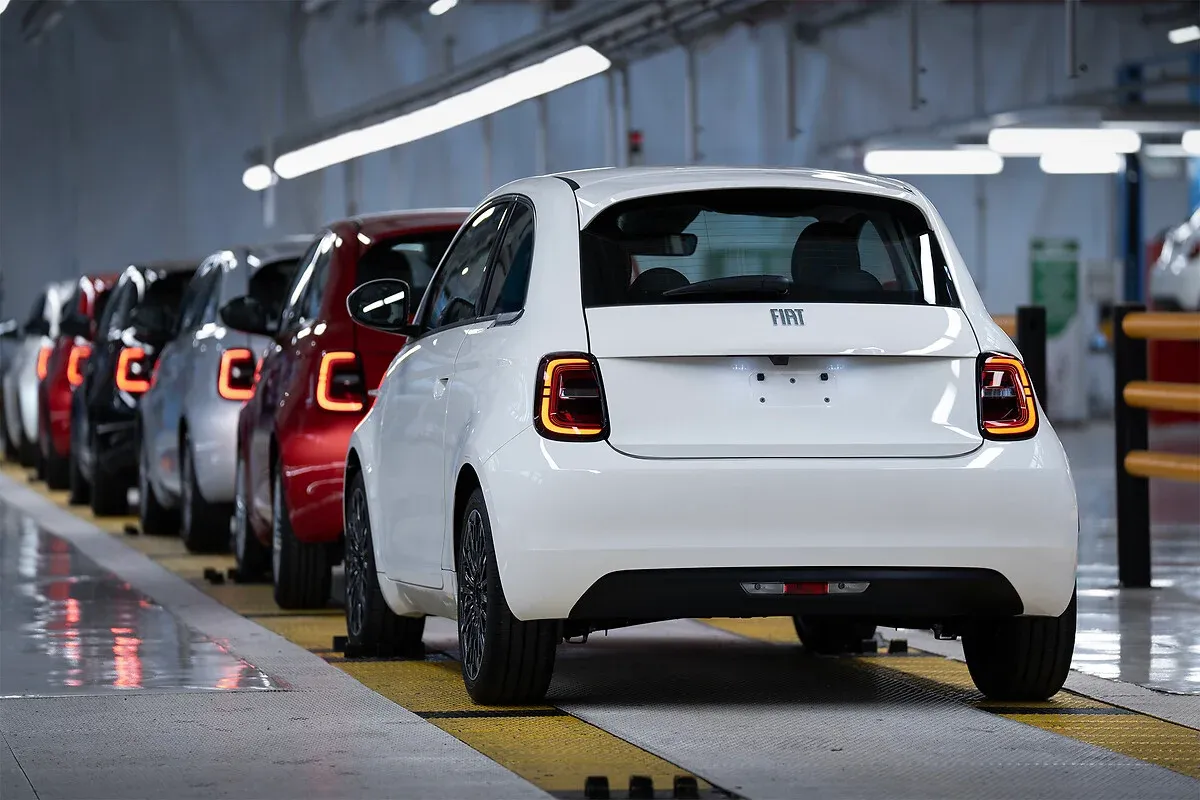 FIAT v turínské továrně Mirafiori vyrobil první předprodukční kusy nové 500 Hybrid