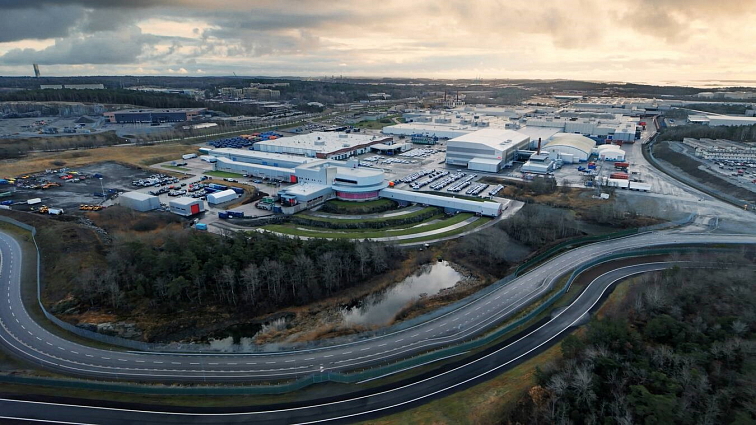 Automobilka Volvo Cars představuje celosvětově první multiadaptivní bezpečnostní pás, kterým bude vybaveno připravované Volvo EX60