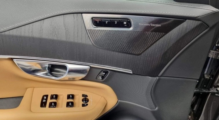 VOLVO XC90 B5 2.0L 250+14 HP AT8 AWD PLUS Bright (benzín) s01-54789