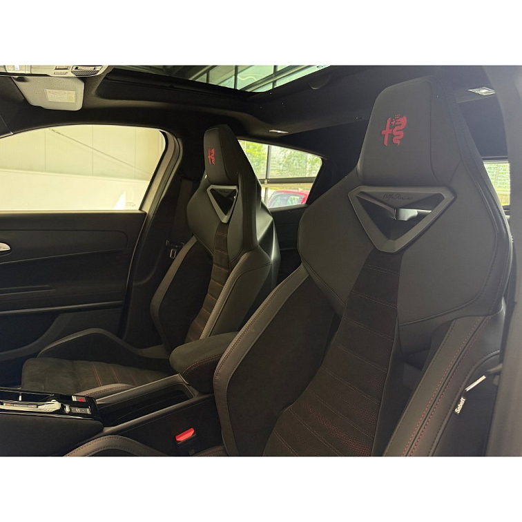 ALFA ROMEO JUNIOR Ibrida Q4 Speciale 1.2 Turbo Hybrid 145k s01-55785