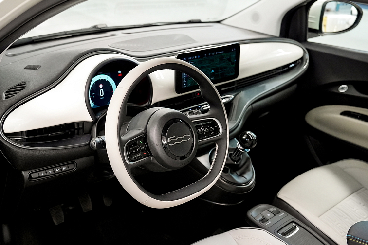 Nová kapitola v Mirafiori: Fiat 500 Hybrid míří zpět ke svým kořenům. Do konce roku 2025 vznikne 5000 vozů