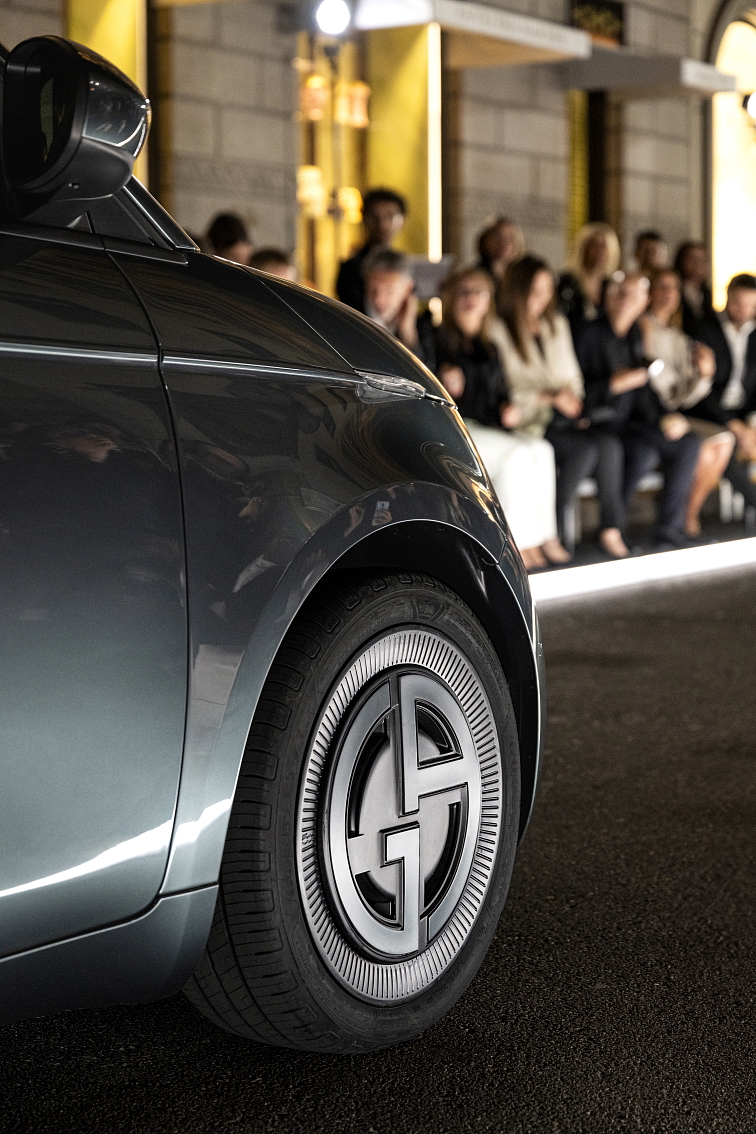 Fiat míří kupředu s elektrifikací a stylem: Fiat 500e Giorgio Armani Collector’s Edition