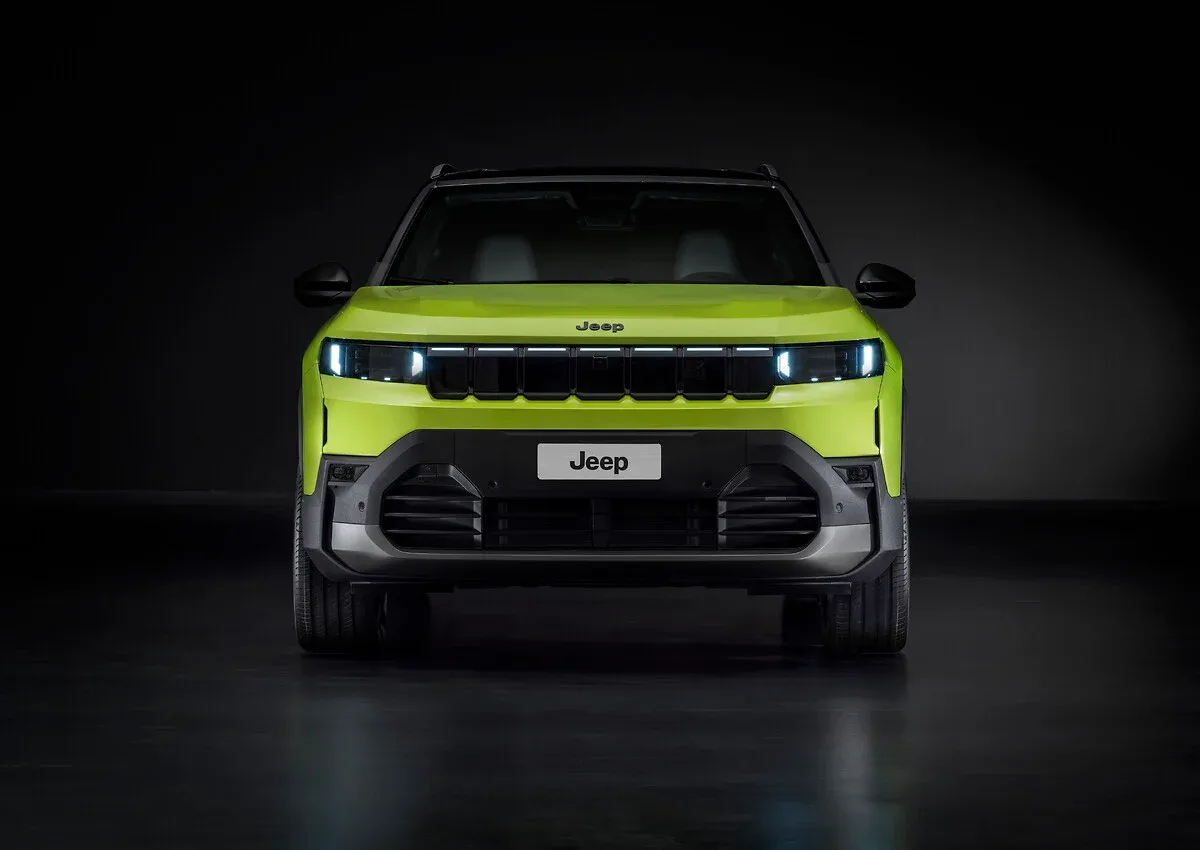 Zcela nový JEEP® COMPASS - nová definice dobrodružství díky jedinečnému designu, legendární výkonnosti, všestrannosti a špičkovým technologiím