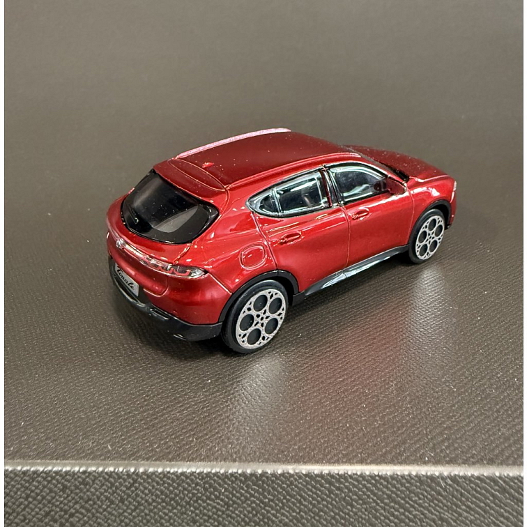 Model vozu Alfa Romeo Tonale red 1:43 (2023) 