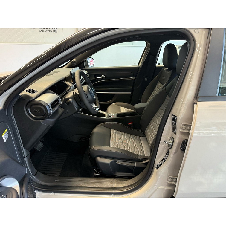 JEEP AVENGER Avenger 4xe Upland 1.2 Turbo e-Hybrid 145k s01-55769