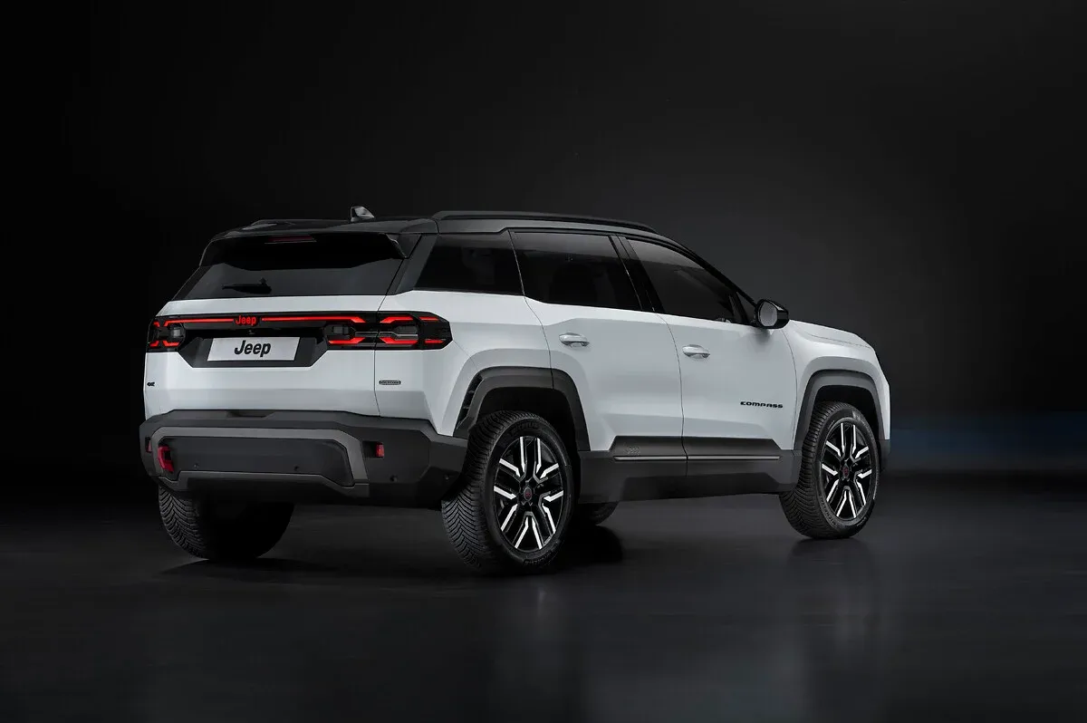 Zcela nový JEEP® COMPASS - nová definice dobrodružství díky jedinečnému designu, legendární výkonnosti, všestrannosti a špičkovým technologiím