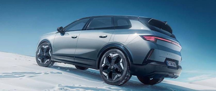 Nekompromisní síla: Grandland Electric AWD míří na český trh!