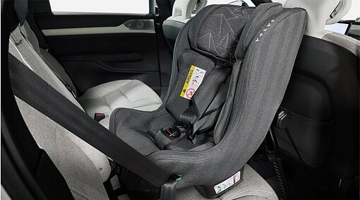 Dětská autosedačka proti směru jízdy značky Volvo