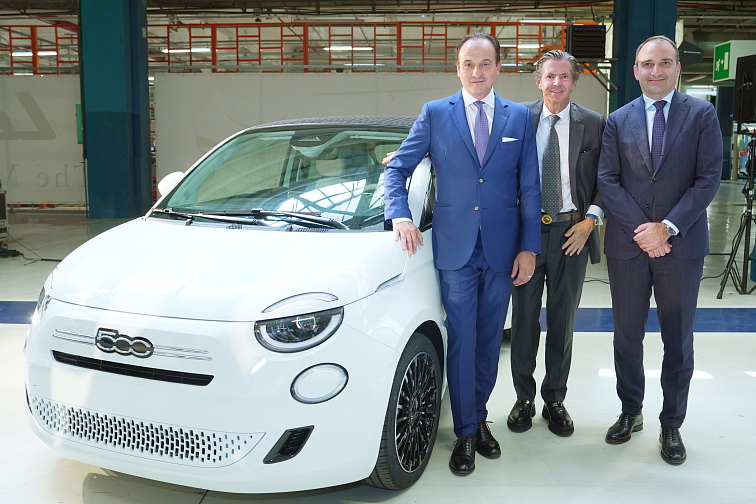 Nová kapitola v Mirafiori: Fiat 500 Hybrid míří zpět ke svým kořenům. Do konce roku 2025 vznikne 5000 vozů