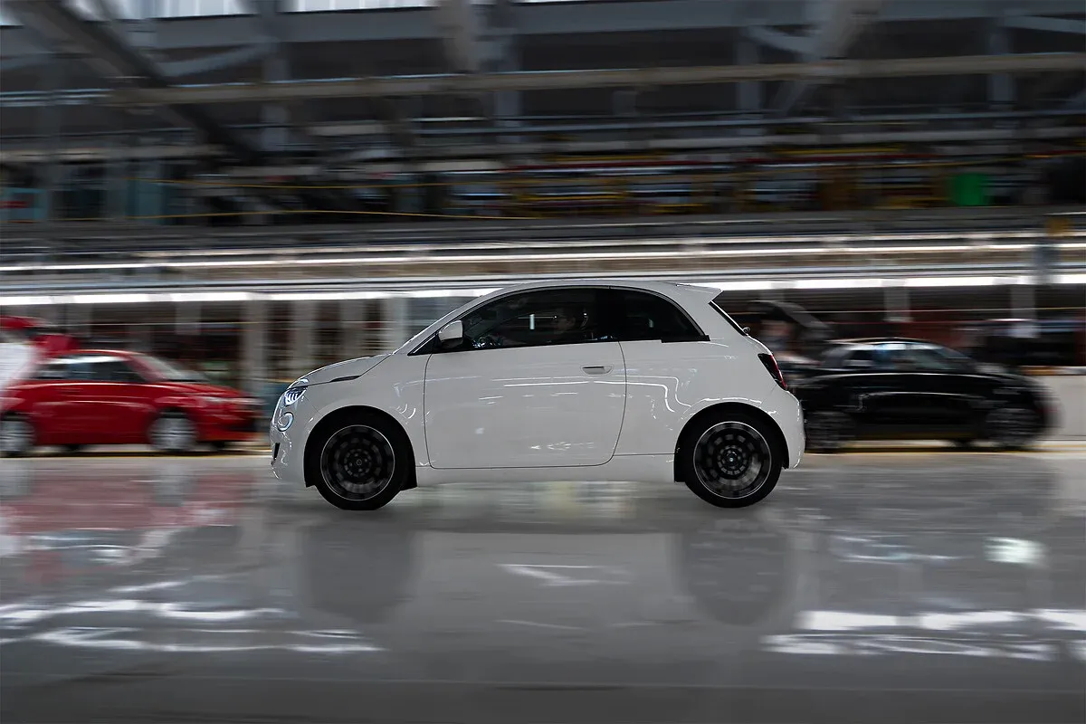 FIAT v turínské továrně Mirafiori vyrobil první předprodukční kusy nové 500 Hybrid