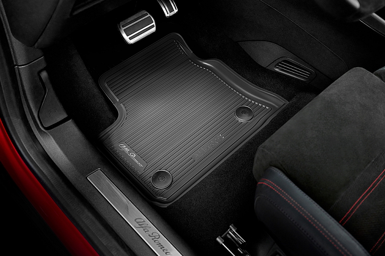 Gumové koberce Alfa Romeo Junior vozidla MHEV
