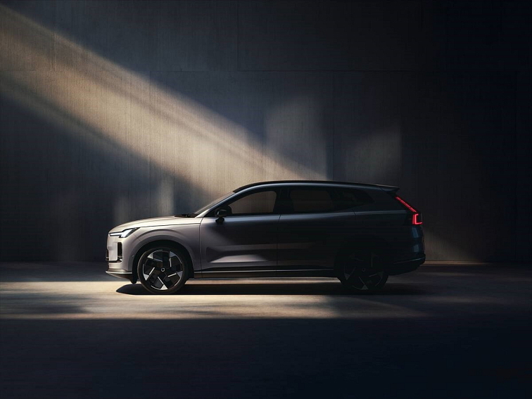 Automobilka Volvo Cars prohlubuje v zájmu urychlení vývoje automobilových inovací své partnerství se společností Google, což zahrnuje integraci chatbota Gemini