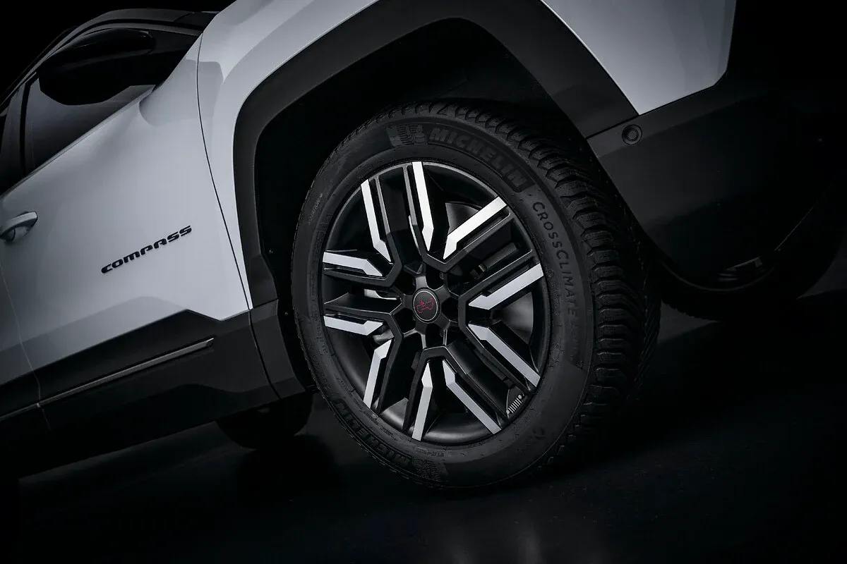 Jeep® Compass 4xe: Dobrodružství v novém pojetí. S nekompromisním interiérem a terénní silou s certifikací Trail Rated.