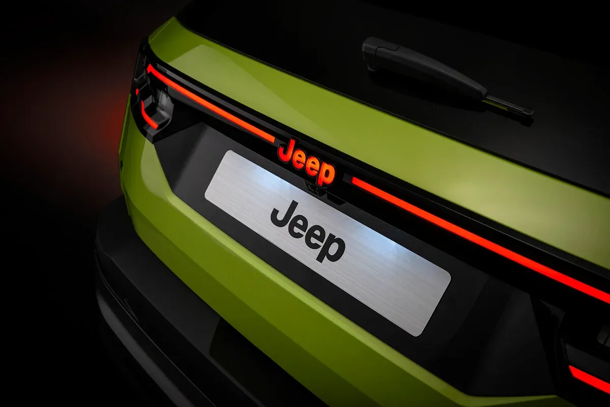 Zcela nový JEEP® COMPASS - nová definice dobrodružství díky jedinečnému designu, legendární výkonnosti, všestrannosti a špičkovým technologiím