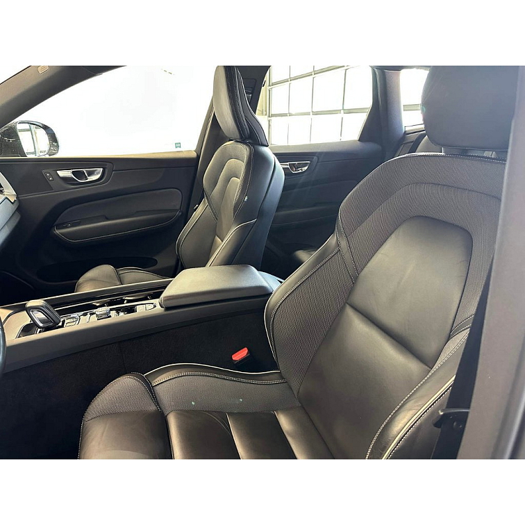 VOLVO XC60 B4 2.0 R-DESIGN AT8 AWD s01-55755