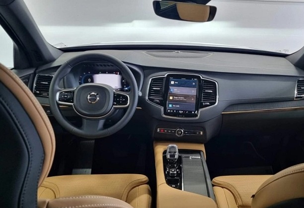 VOLVO XC90 B5 2.0L 250+14 HP AT8 AWD PLUS Bright (benzín) s01-54922