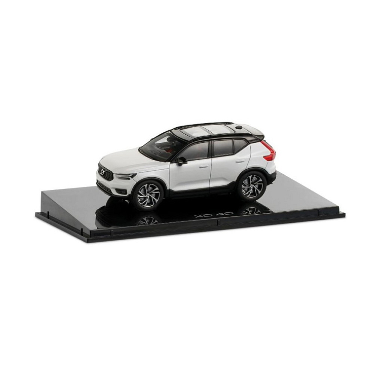 Model dětský XC40 1:43 bílý