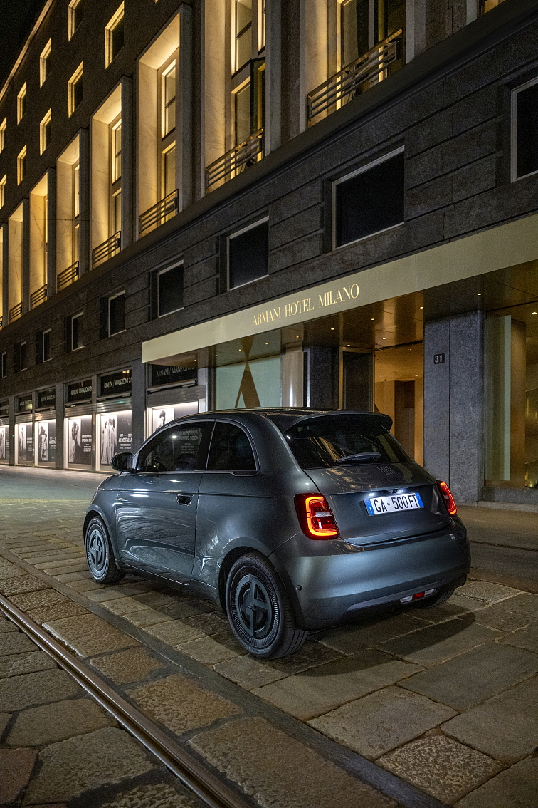 Fiat míří kupředu s elektrifikací a stylem: Fiat 500e Giorgio Armani Collector’s Edition