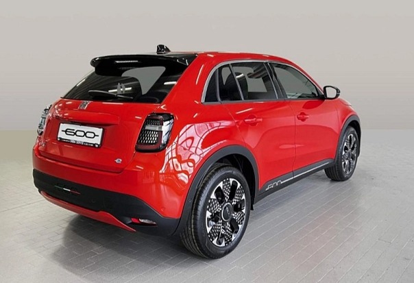 FIAT 600e La Prima BEV 54kWh 156k s01-54491