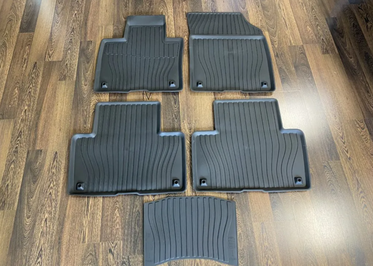 Gumové koberce černé Volvo XC90 (2016-)