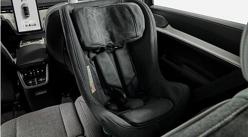 Dětská autosedačka proti směru jízdy značky Volvo