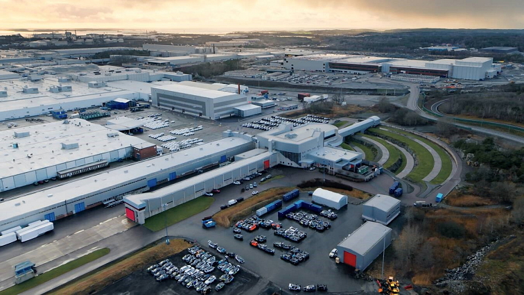 Automobilka Volvo Cars představuje celosvětově první multiadaptivní bezpečnostní pás, kterým bude vybaveno připravované Volvo EX60