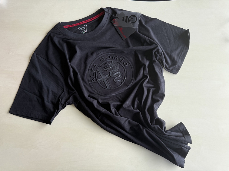 Tričko Alfa Romeo s velkým 3D logem černé vel.XL