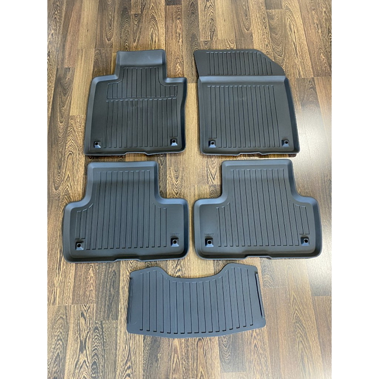 Gumové koberce černé včetně krytu tunelu Volvo XC60 (18-) Kromě Plug-in hybrid/Twin Engine.