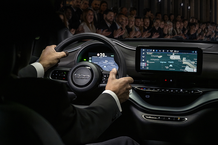Fiat míří kupředu s elektrifikací a stylem: Fiat 500e Giorgio Armani Collector’s Edition