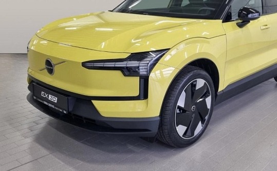 VOLVO EX30 Single Motor Plus 272 HP Extended Range s01-54498