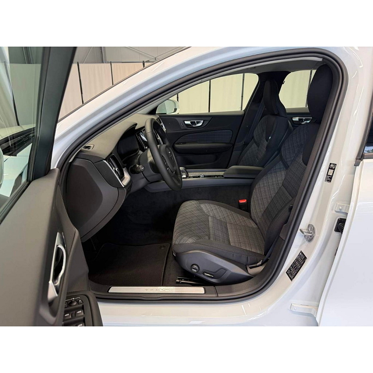 VOLVO V60 B4 2.0L 197+14 HP AT7 FWD CORE (benzín) s01-55642