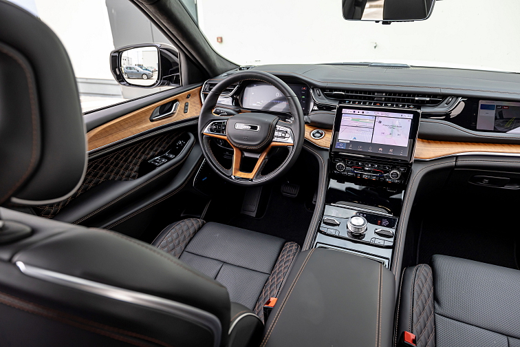 Poslední šance pořídit si na českém trhu Jeep Grand Cherokee 4XE. Výhodná nabídka skladových vozů, nyní nově s cenovým zvýhodněním až 550 000 kč vč.dph